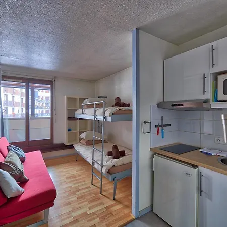 Rocket: Genevrier Apartment
